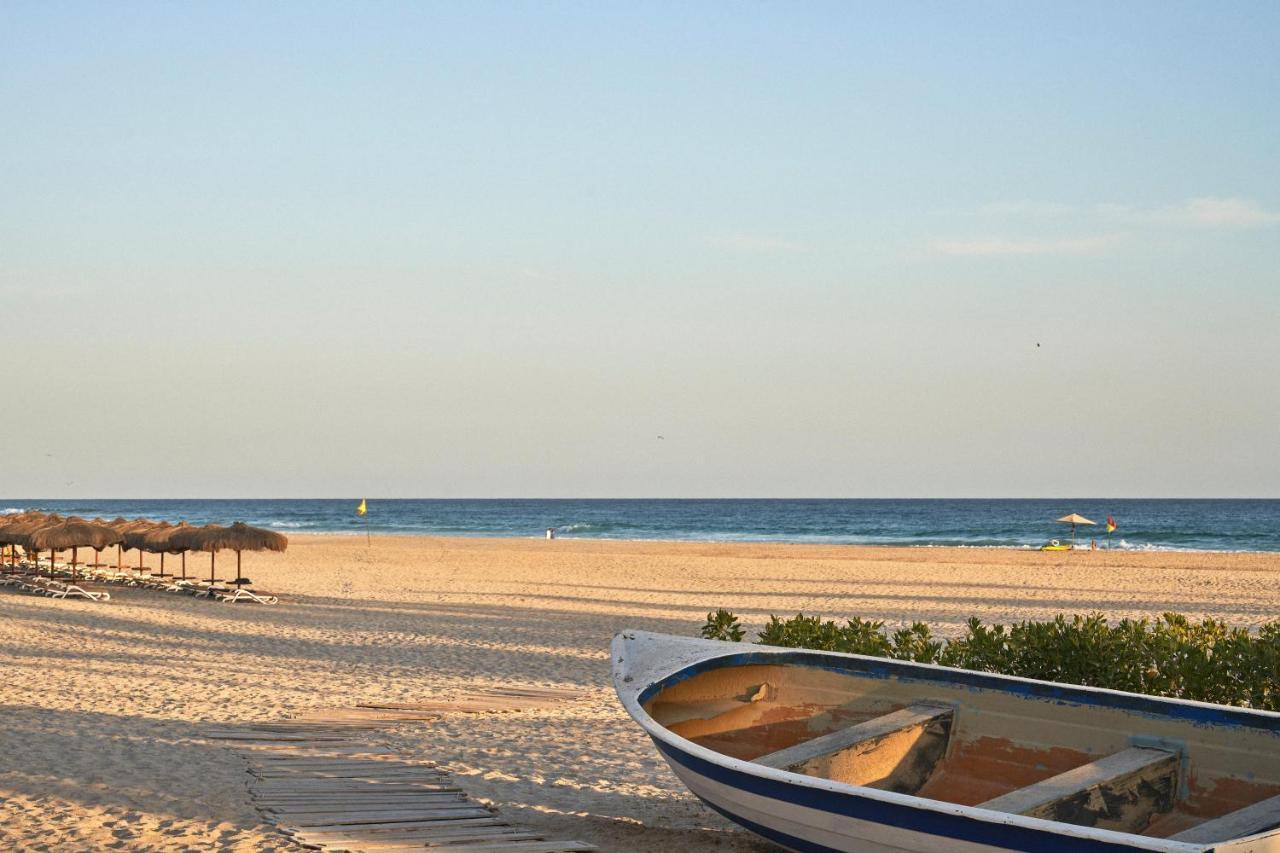 Fanar Hotel & Residences Salalah Exterior foto Beach in the city of Cabo del Rey