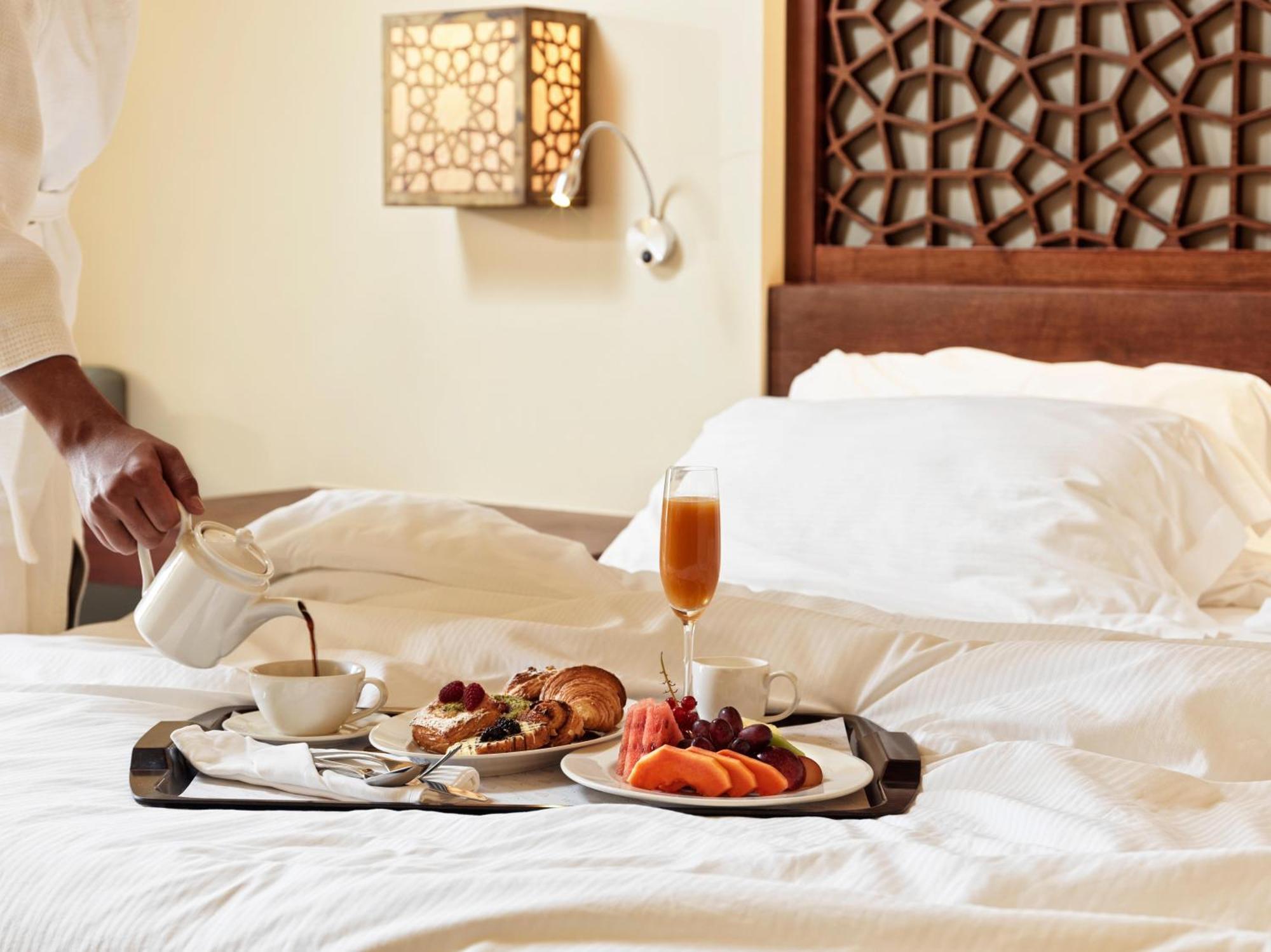 Fanar Hotel & Residences Salalah Exterior foto Room service